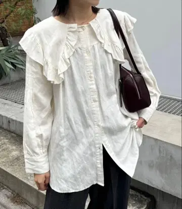 옷깃 프릴 블라우스