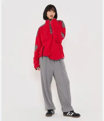 레드 플리스 하이넥 트레이닝복