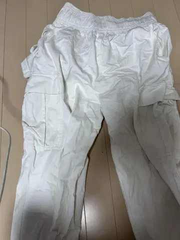 화이트 카고 팬츠