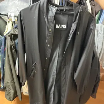 RAINS 블랙 레인코트