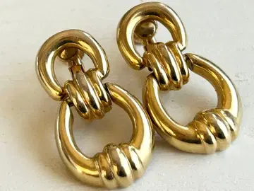 골동품 전후로 흔들리는 골드 컬러 디자인 vintage 귀찌