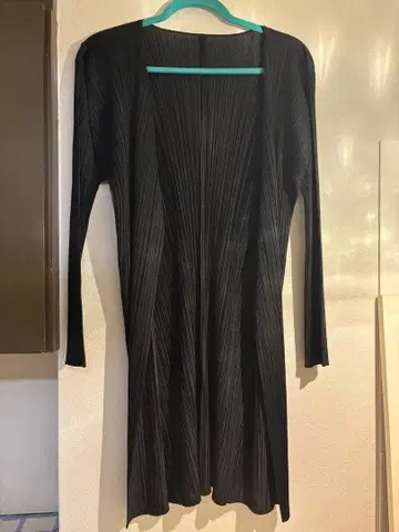 [ 새상품급 ] 블랙 플리츠 가디건 긴팔