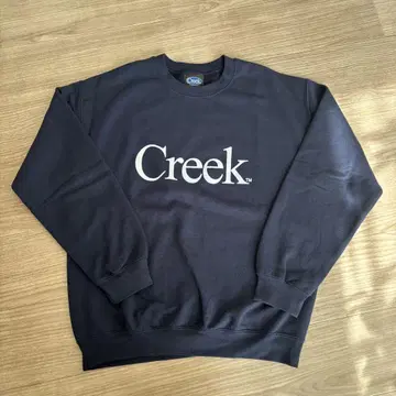 Creek 로고 포함 네이비 맨투맨