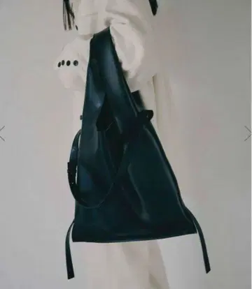 Ameri UND REFINED LEATHER BAG