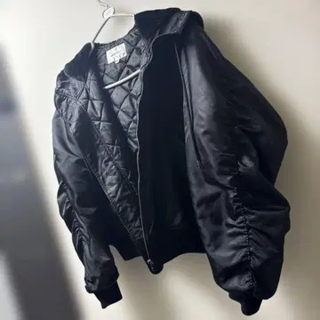 새상품급 마우지 나일론 숏 자켓 후드티 블랙