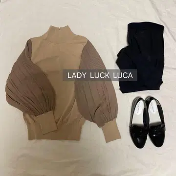 새상품급 LUCA 니트 풀오버 하이넥 벌룬 소매 플리츠 브라운