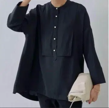 비어즐리 펄 버튼 소매 볼륨 셔츠 블랙