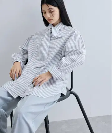 [ 새상품급 ] 리본 포함 백 셔링 셔츠