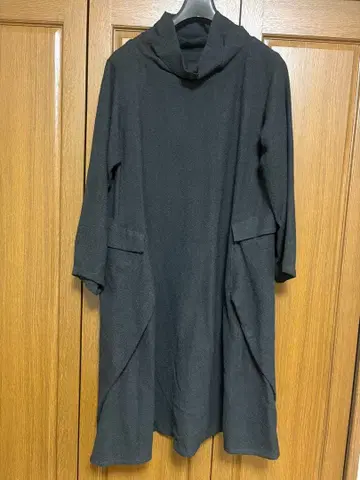 새상품 지우 센소유니코 하이넥 블랙 원피스
