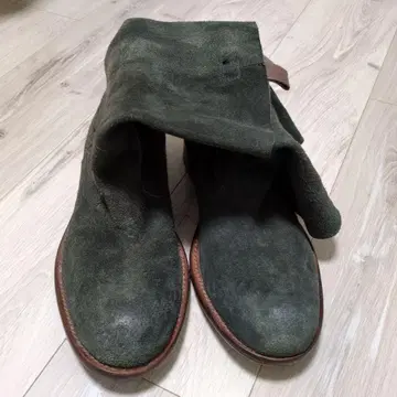 around the shoes 다크 그린 스웨이드 부츠