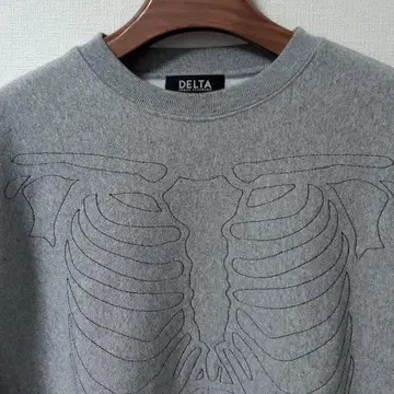 DELTA [ 골격 자수 ] 맨투맨 L 사이즈