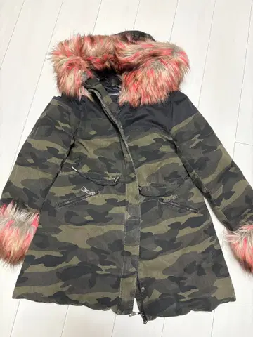 레이디 카모 패턴 퍼(fur) 부착 밀리터리 자켓