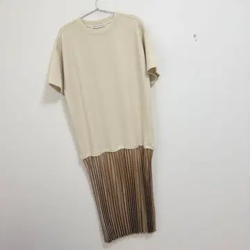 나노 유니버스 새틴 플리츠 도킹 원피스