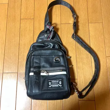 어드미럴 바디백 원 숄더 블랙