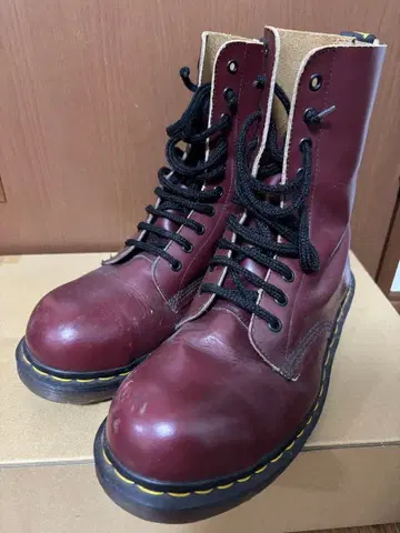 [ 초레어 ] Dr.Martens 10홀 스틸토 잉글랜드제 부츠
