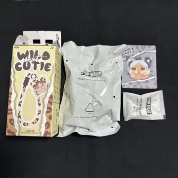 CRYBABY Wild but Cutie 폰 참 팝마트