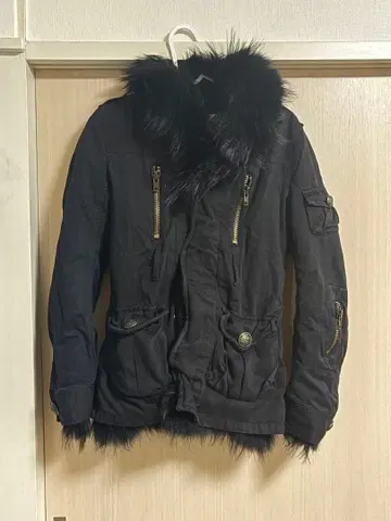 블랙 퍼(fur) 부착 아우터 y2k