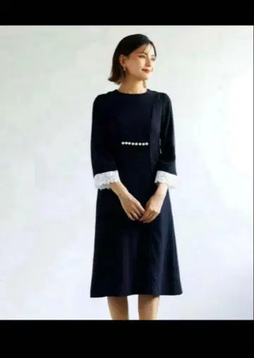 새상품 정가 16,000원 화이트 조라 펄 장식 원피스