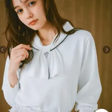 택 포함 새상품 롤 칼라 보타이 니트