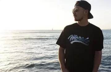 [ MORALS FIBER ] tee BLACK Hawaii