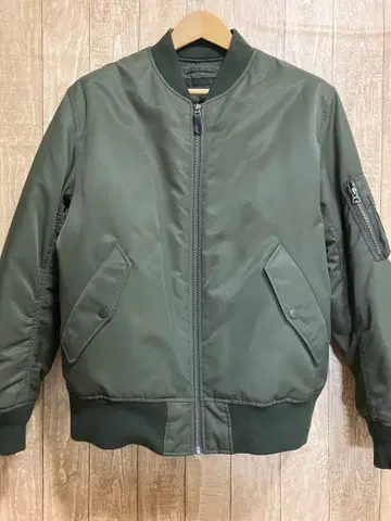 MA-1 올리브 그린 플라이트 자켓