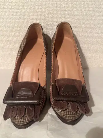 브라운 계열 트위드 가죽 펌프스 힐 8cm