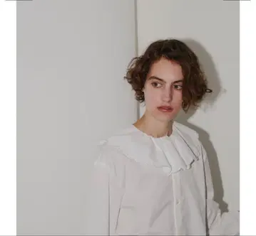 OHGA SCALLOP BLOUSE