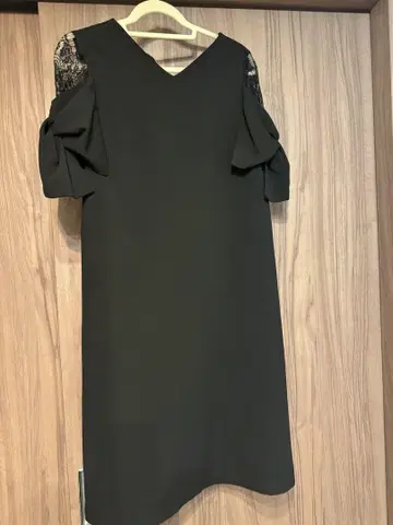 엘레강트 블랙 드레스 V넥 레이스 슬리브