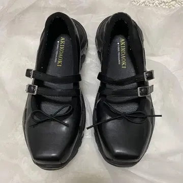 akikoaoki Giselle Black Leather x Black