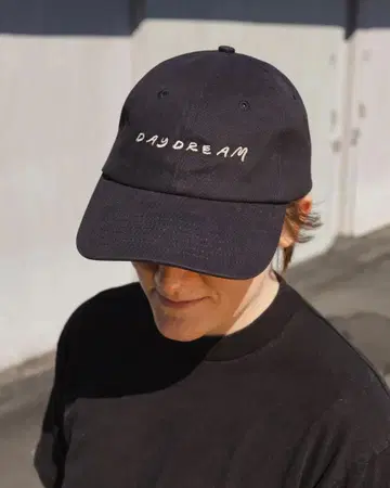 신상 DAYDREAM FRIENDS HAT CAP OVY
