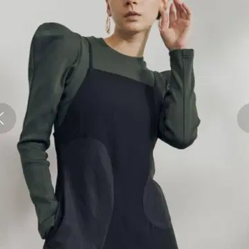 UN3D. 볼륨 슬리브 쇼트 탑 그린 사이즈 36