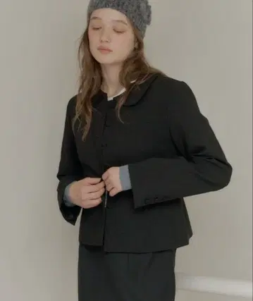 GIUNON 라운드 칼라 숏 자켓 블랙