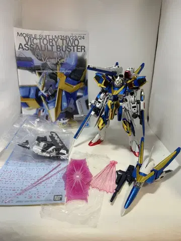 V2 어솔트 버스터 건담 MG ver.ka 티타늄 피니쉬 건담 프라모델