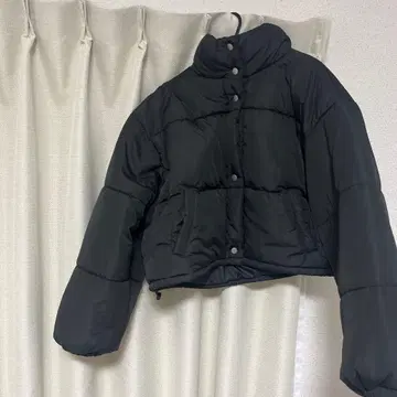 CHIP CLIP 블랙 숏 다운 자켓