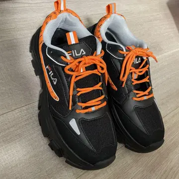 컨디션 최상 유우리 콜라보 FILA 25.5cm 스니커즈