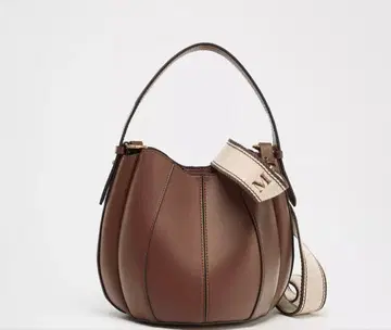 ZARA 스티치 버킷 백 자라