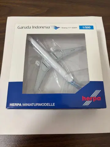 가루다 인도네시아 B777-300ER herpa 1/500