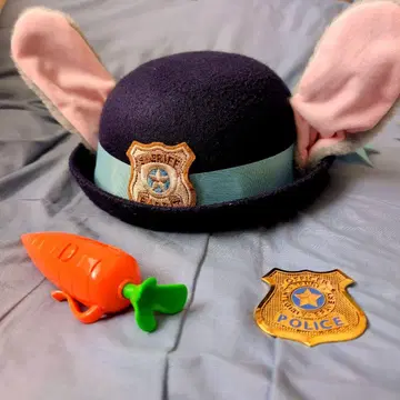 주토피아 주디 당근펜 모자 경찰 배지 세트 Disney