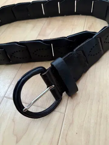 블랙 가죽 D링 버클 벨트