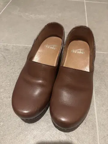 dansko 가죽 사보 브라운