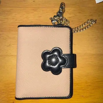 MARY QUANT 패스 케이스