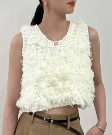 새상품 아이보리 [ Loungedress ] 튤 루프 니트 베스트