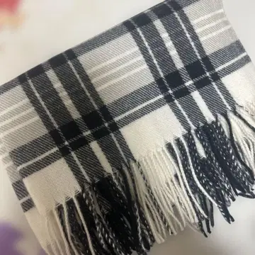 체크 무늬 머플러 화이트 블랙