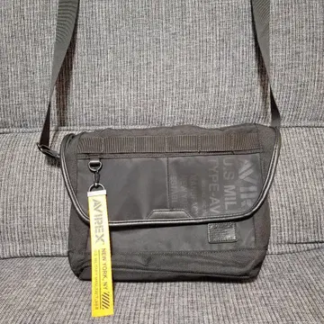 AVIREX 블랙 숄더백