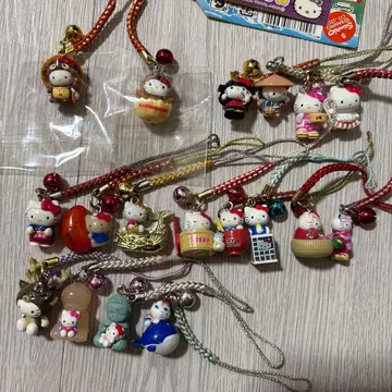 지역 한정 키티 스트랩 16개