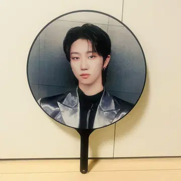 THE8 SEVENTEEN 세븐틴 민하오 부채 right here