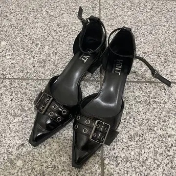 블랙 스틸레토 하이힐