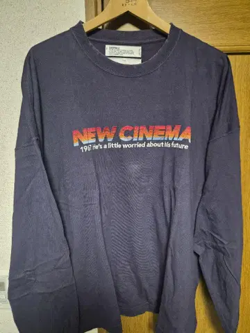DAIRIKU NEWCINEMA 롱T셔츠