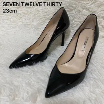 SEVEN TWELVE THIRTY 에나멜 스틸레토 V컷