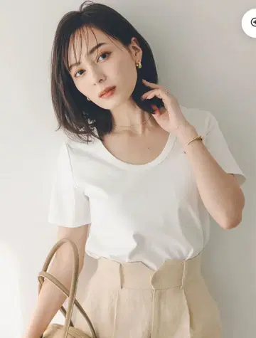 새상품급 아뉴앙스 실크 터치 코튼 U넥 T